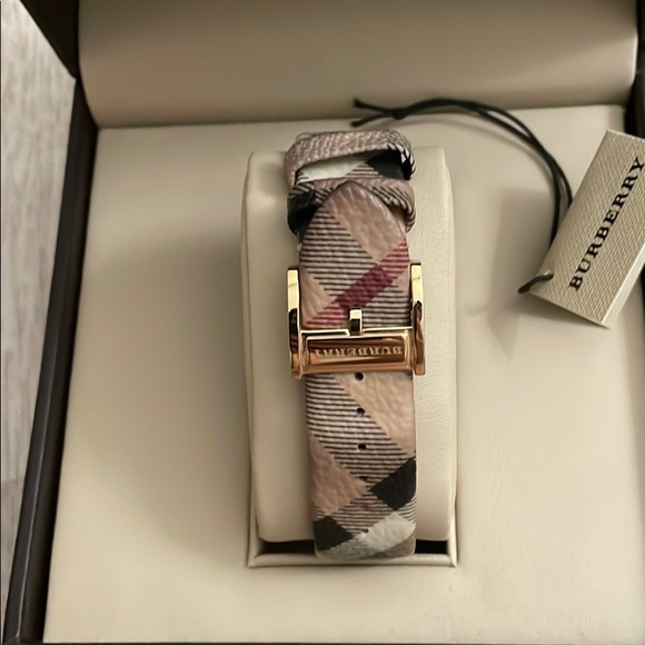 Burberry watch - Picture 3 of 5
